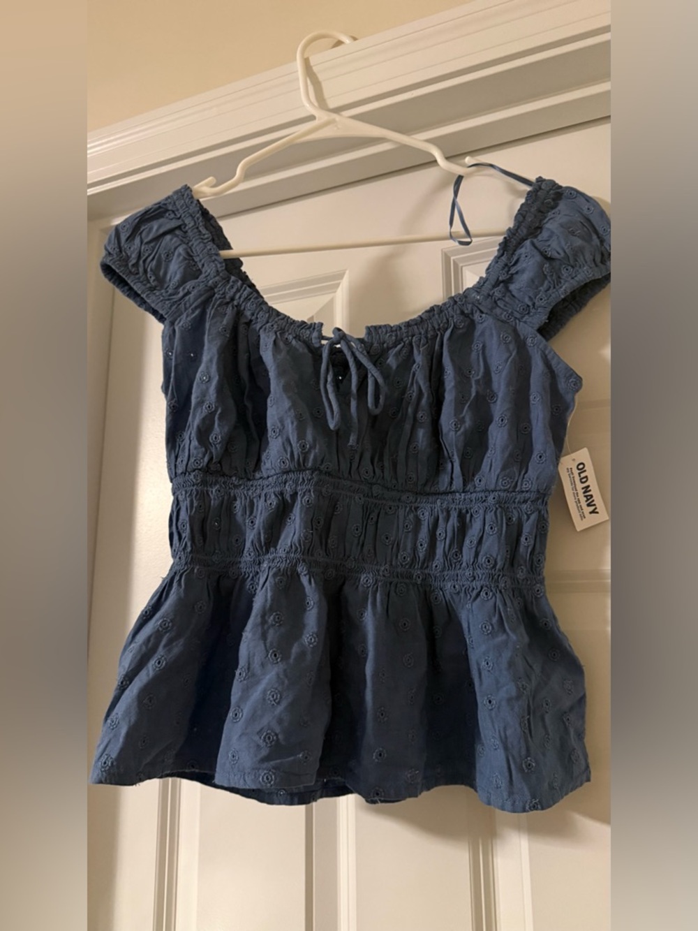 Old Navy Peplum Off The Shoulder Eyelet Detail Top - Small - NWT - So Flattering